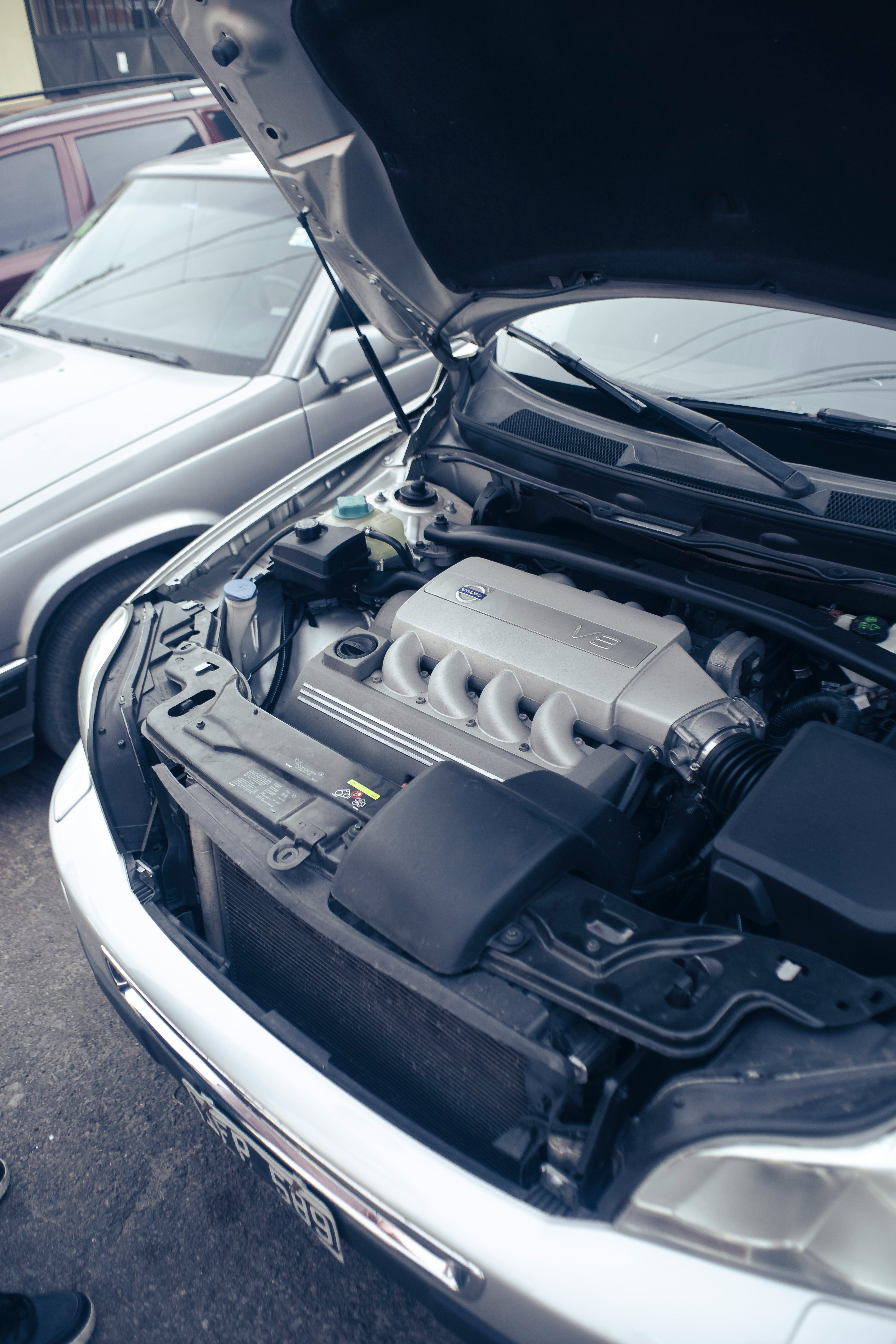 Τεχνικός αυτοκινήτων σε διαγνωστικό έλεγχο